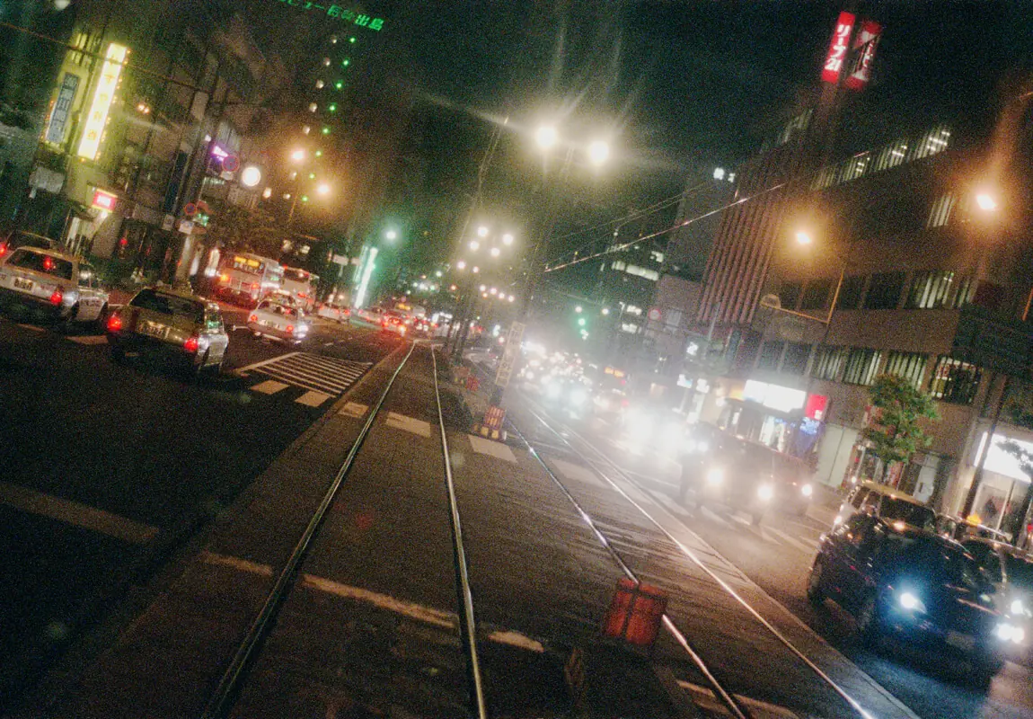 繁華街のネオン